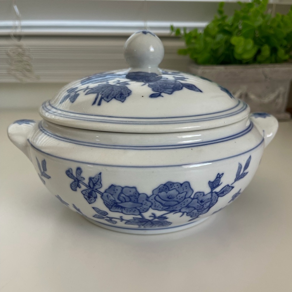 Vintage April Cornell Blue Roses Porcelain Covered Casserole Dish Tureen